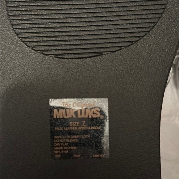 Muk Luks Silver Black Sandals with Chain Embellishment - Picture 4 of 6